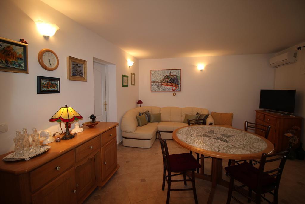 Ferienwohnung Megi1 Vrbnik Zimmer foto