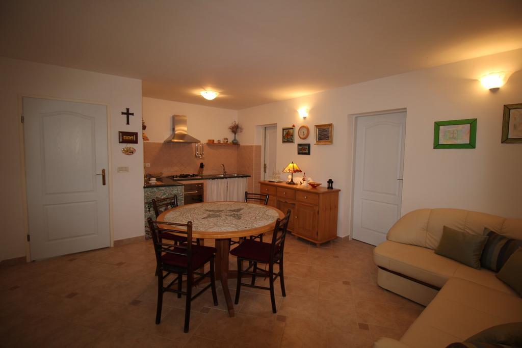 Ferienwohnung Megi1 Vrbnik Zimmer foto